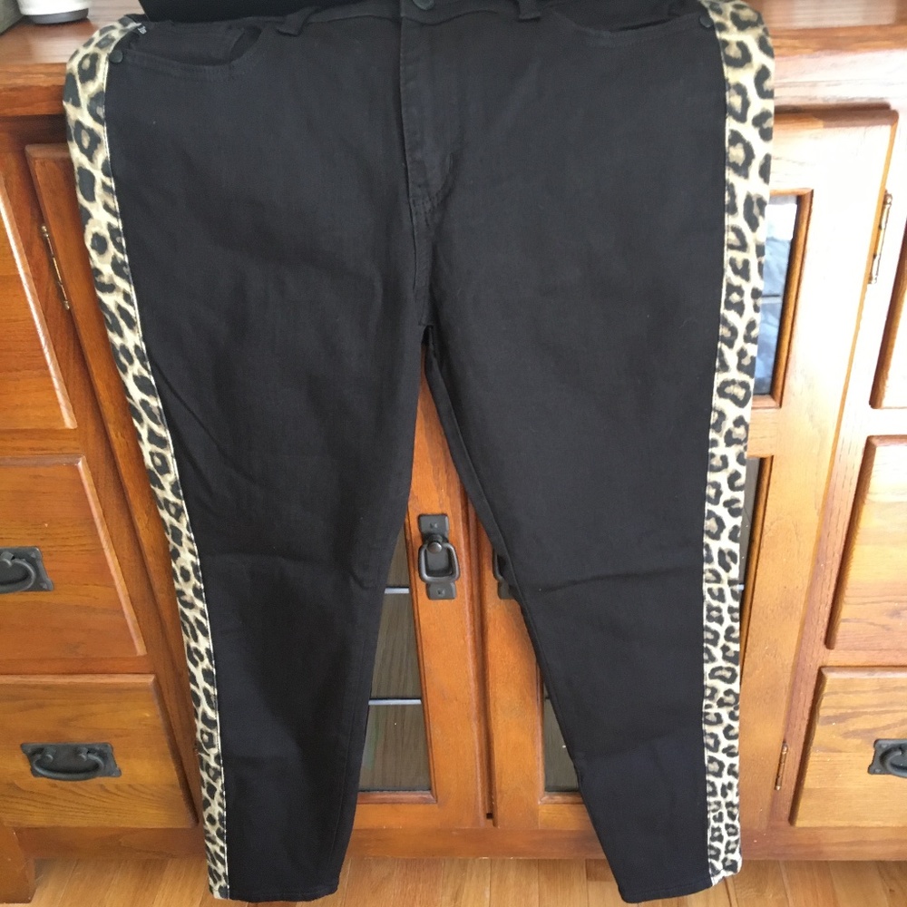 NWTLast 1! Black Jeans  With Leopard Stripe Detail